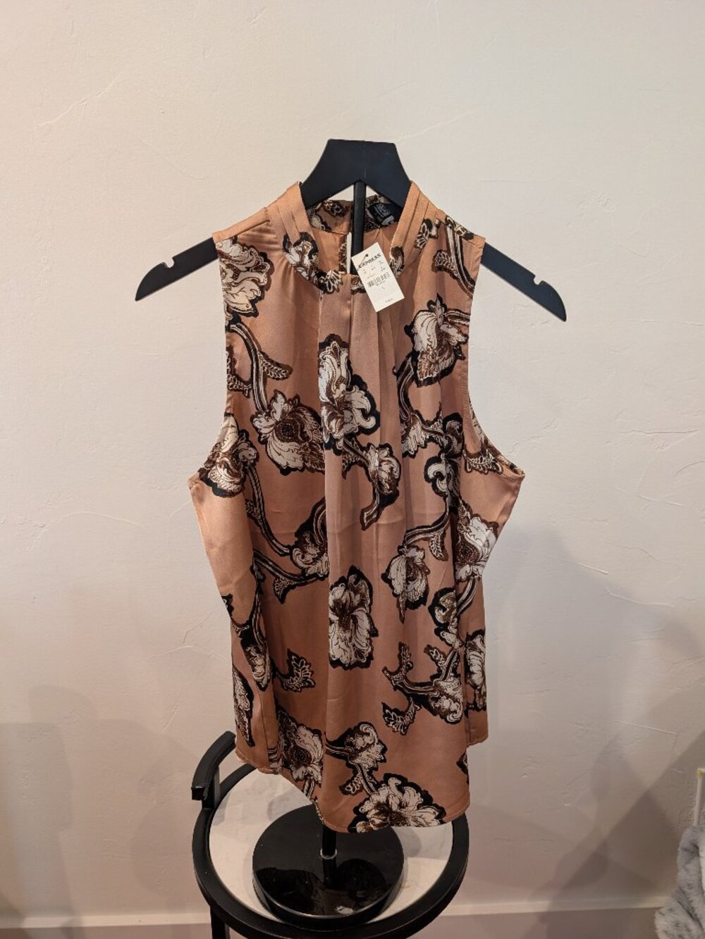 EXPRESS • Floral Sleeveless High‑Neck Blouse • Tan/Black • Size L • NWT